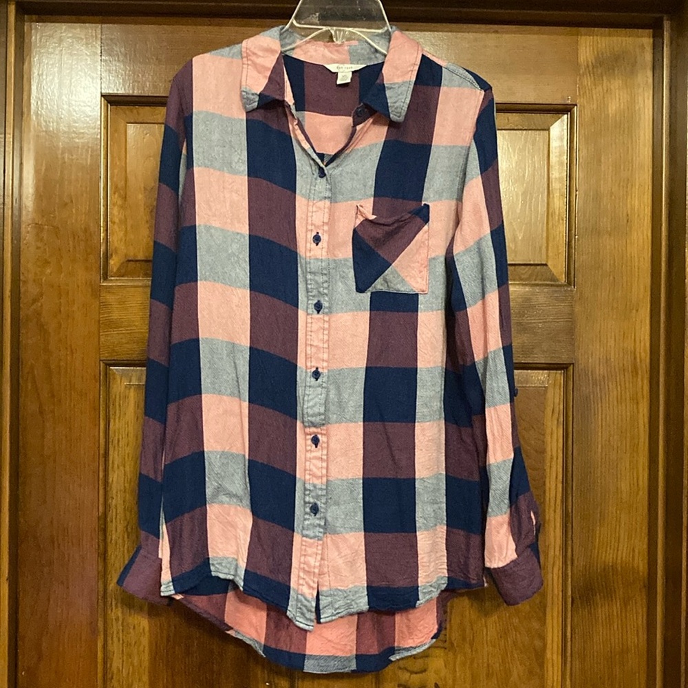 XS Soft Peach, Maroon, Navy Plaid Long Sleeve High Low Shirt - Cato / C Est 1946